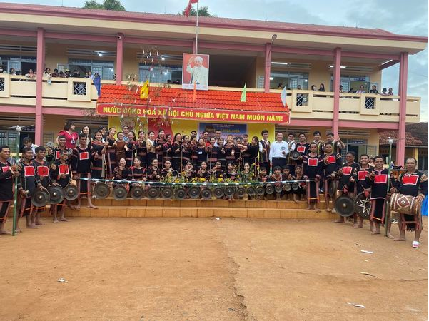 Trường THCS Chu Văn An tổ chức ngoại khóa Chuyên đề "Bảo tồn và phát huy văn hoá cồng chiêng"